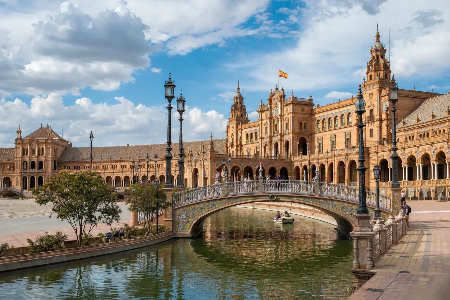 Seville Travel Guide & Money-Saving Tips