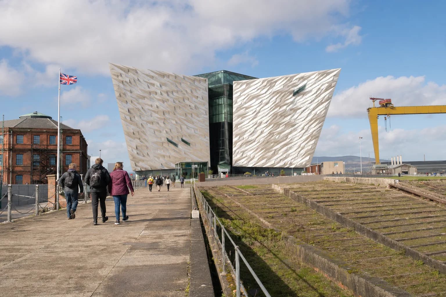 Belfast Travel Guide & Money-Saving Tips