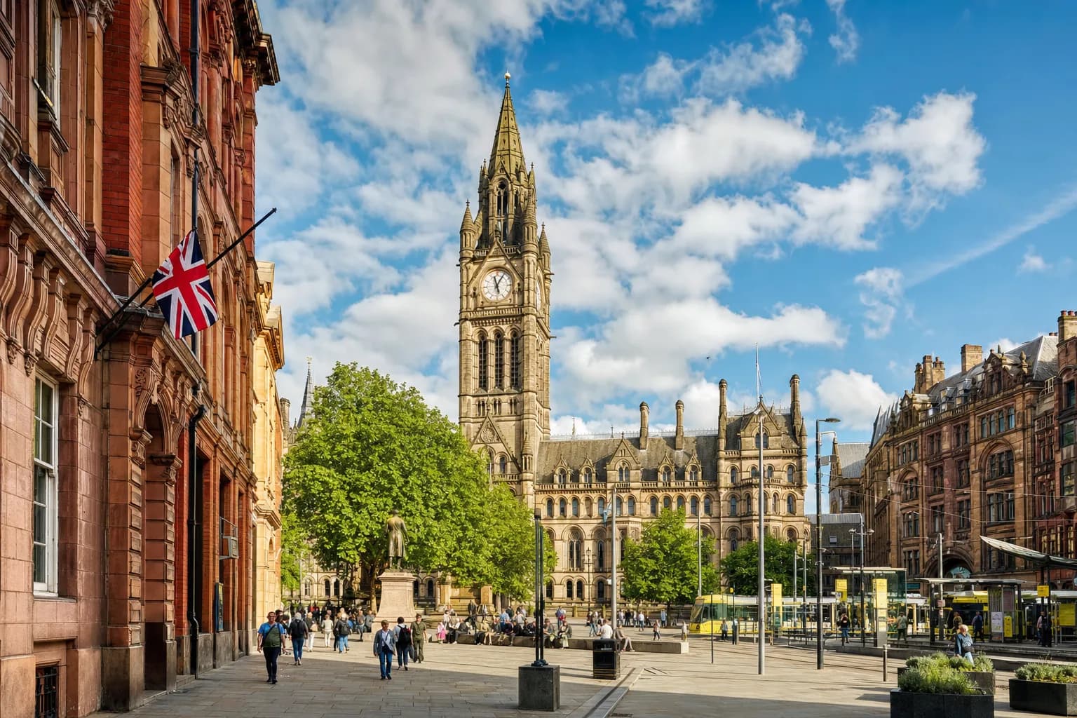 Manchester Travel Guide & Money-Saving Tips