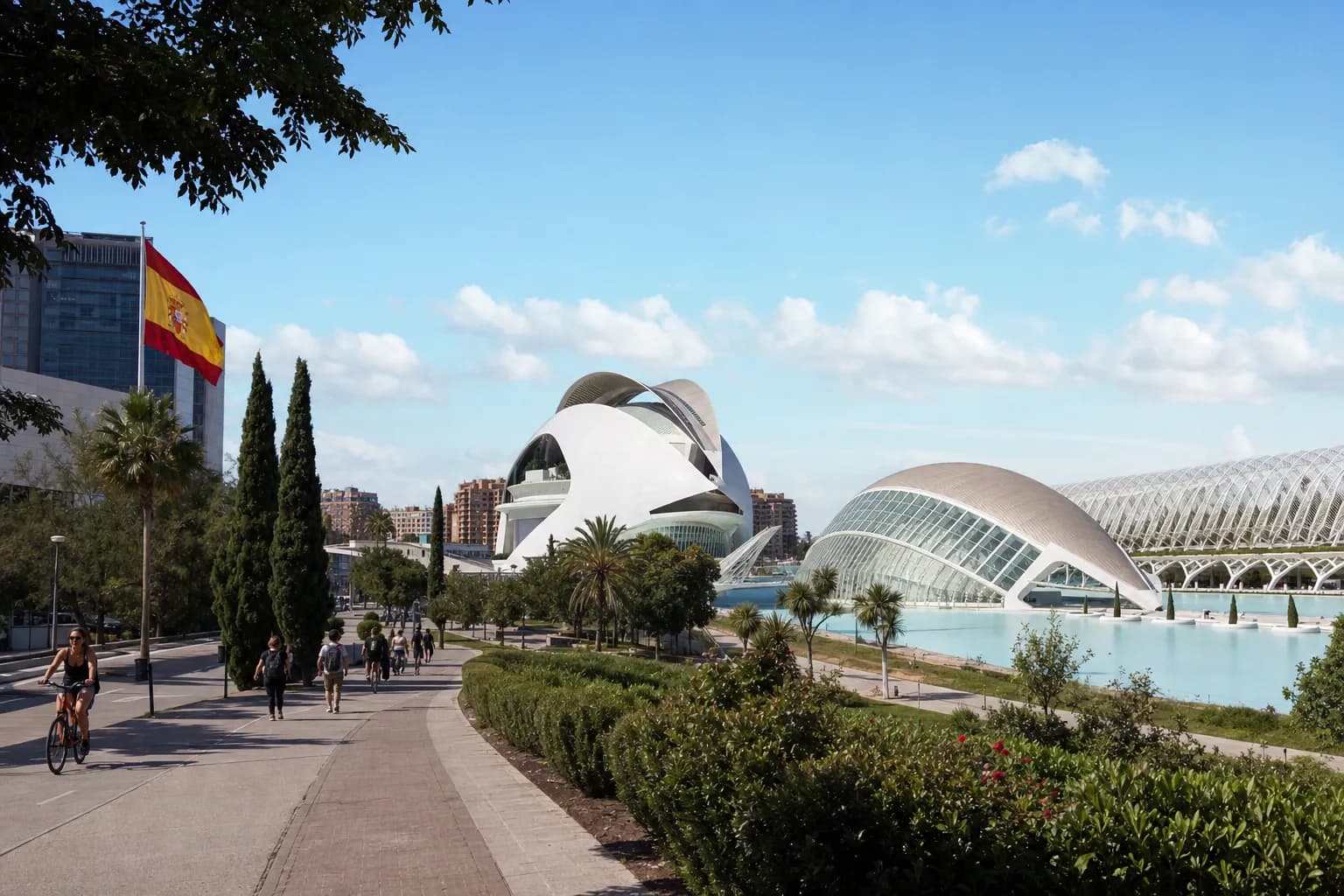 Valencia Travel Guide & Money-Saving Tips